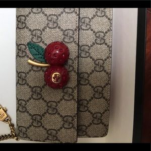 Limited edition Gucci mini crossbody purse 👛